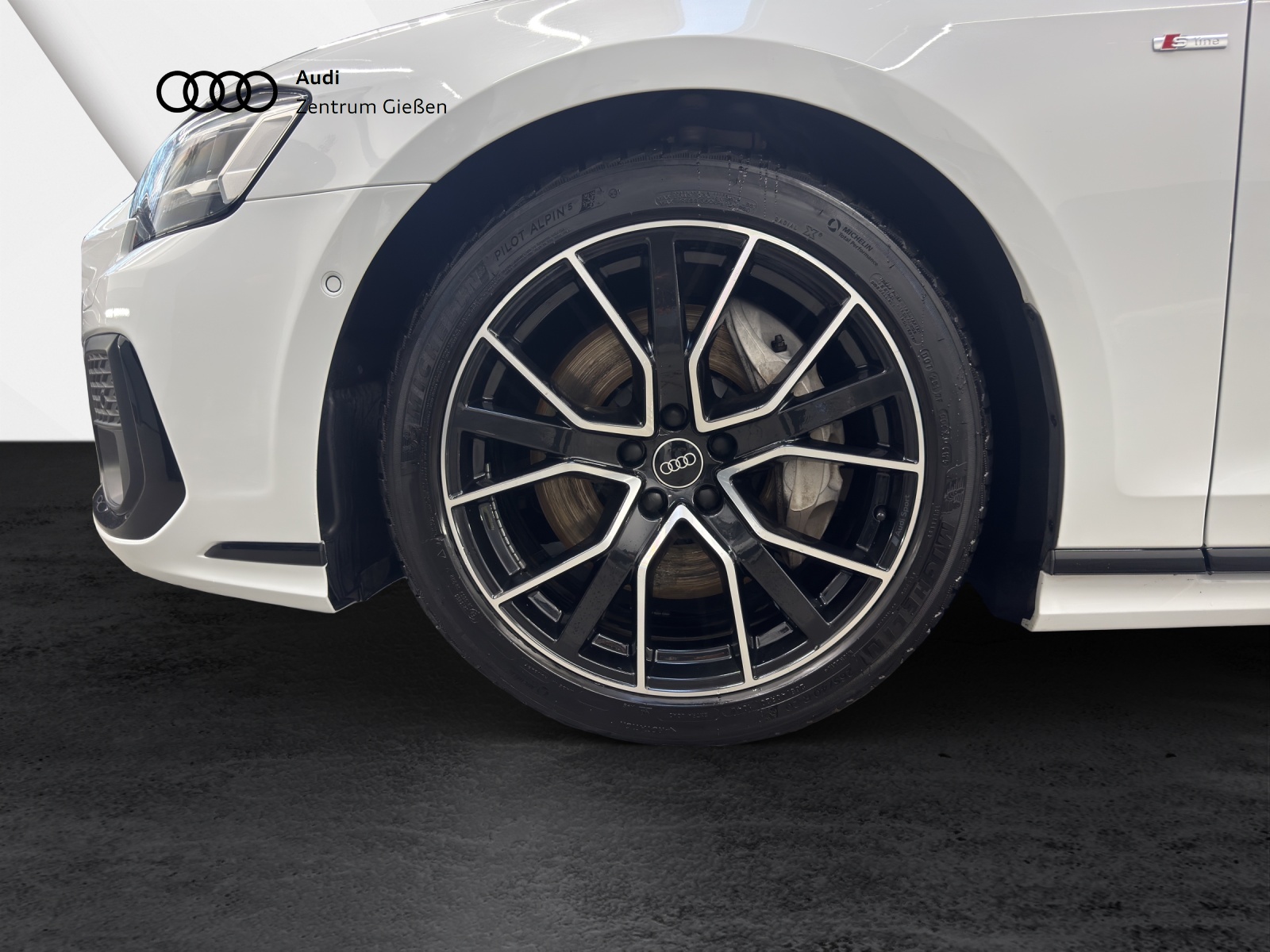 A8 55 TFSI quattro S line Black Pano HuD B&O Assistenzpaket