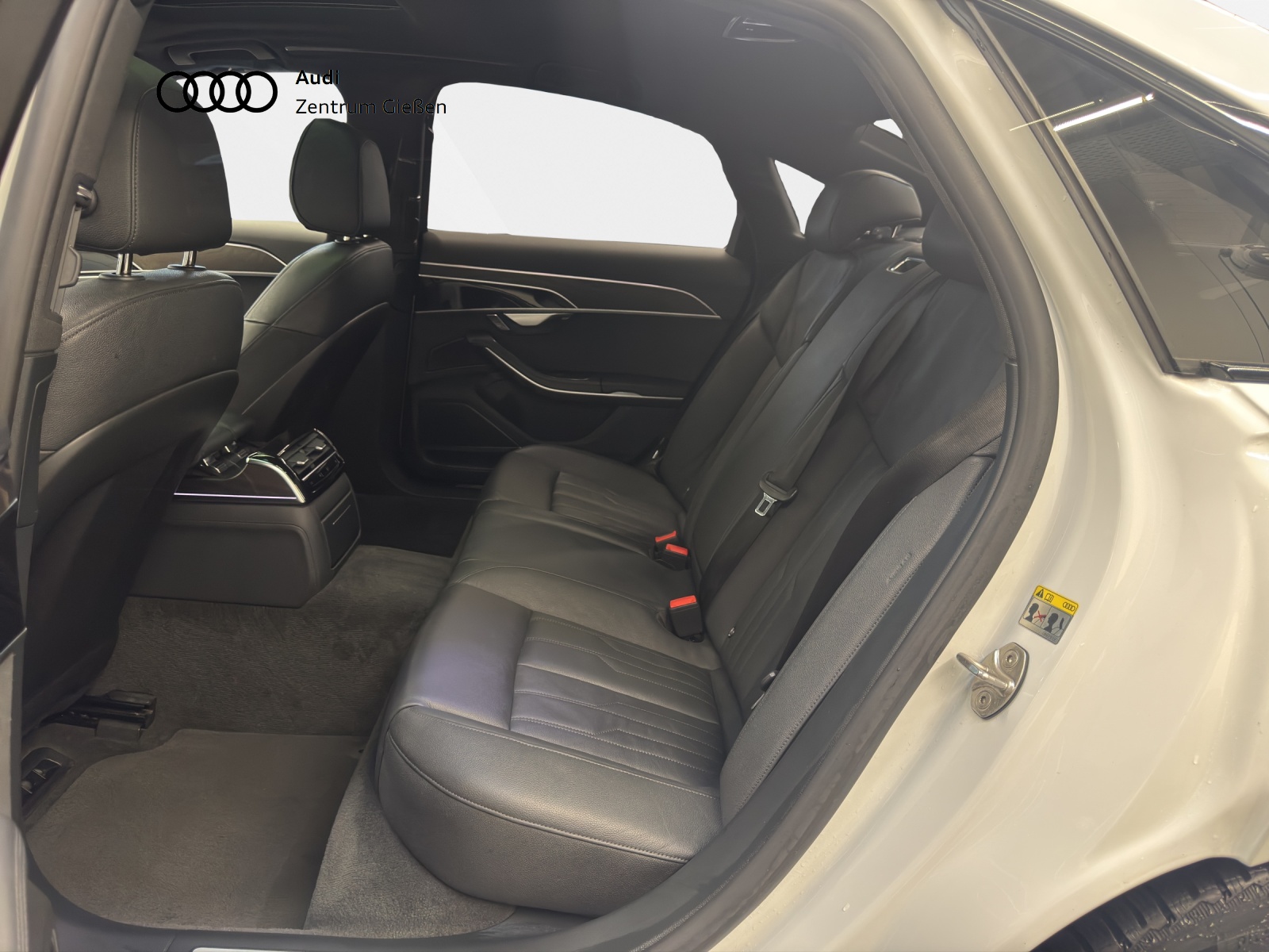 A8 55 TFSI quattro S line Black Pano HuD B&O Assistenzpaket