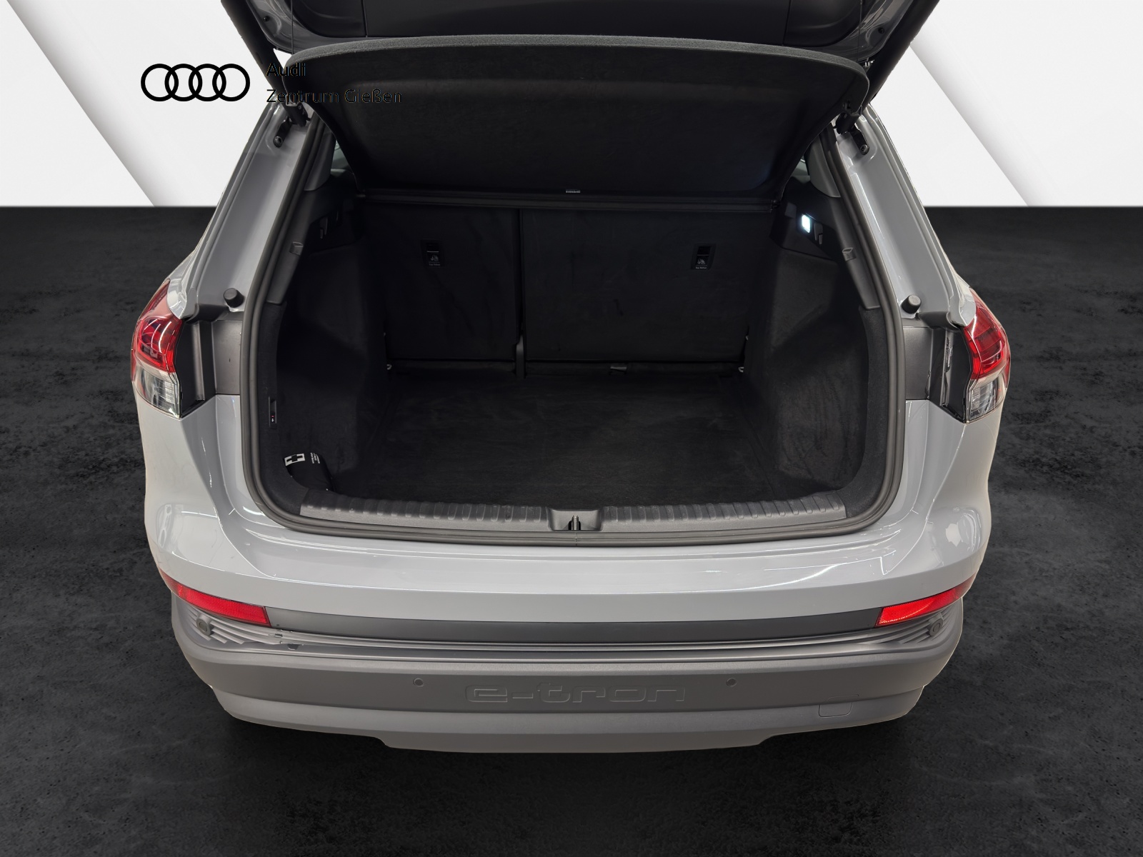 Q4 e-tron 45 quattro Assistenz-Paket AHK Matrix Navi