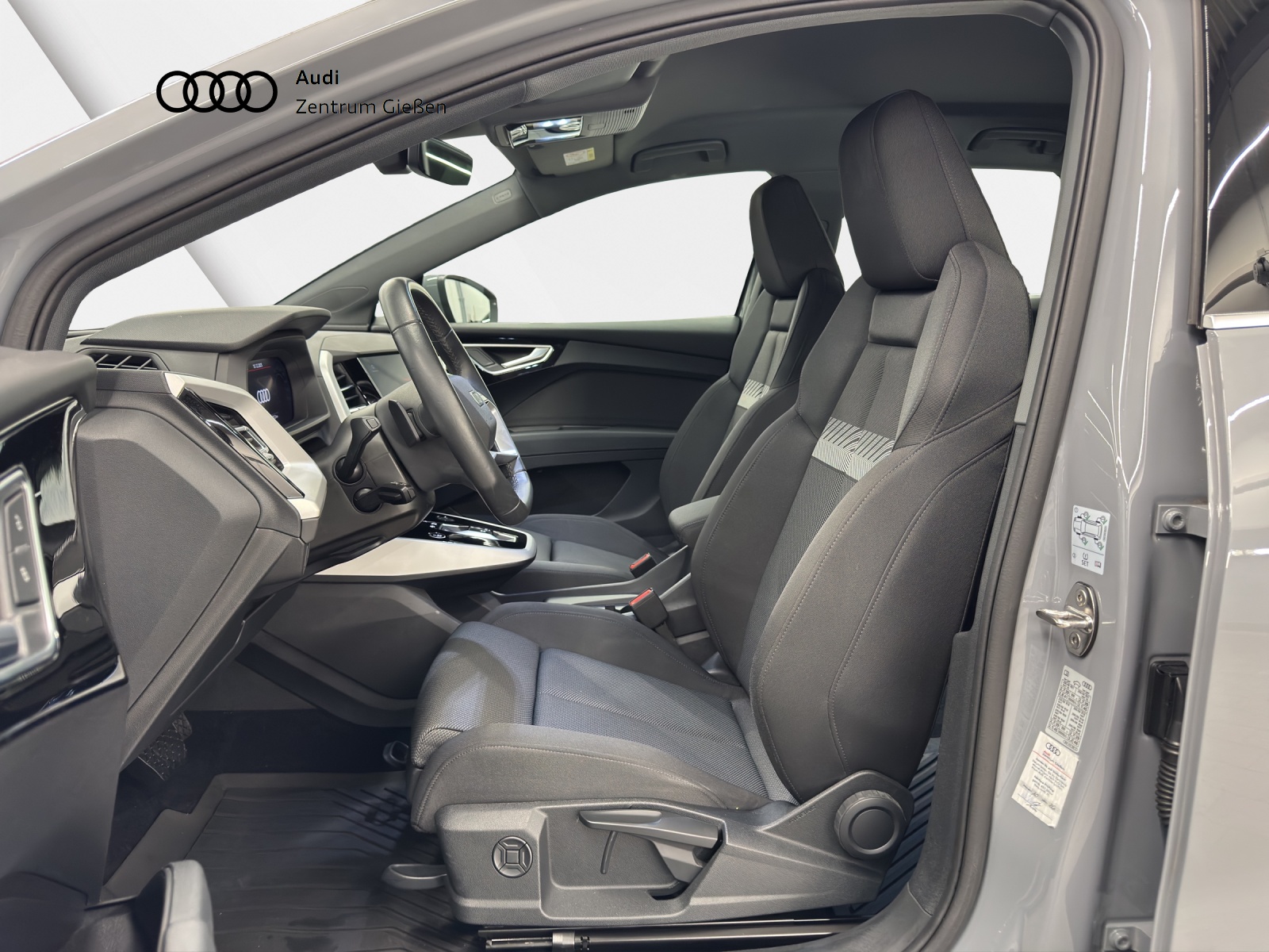 Q4 e-tron 45 quattro Assistenz-Paket AHK Matrix Navi