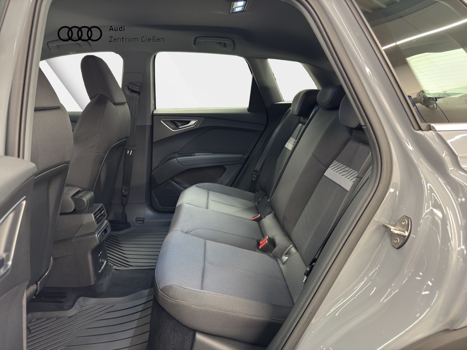 Q4 e-tron 45 quattro Assistenz-Paket AHK Matrix Navi