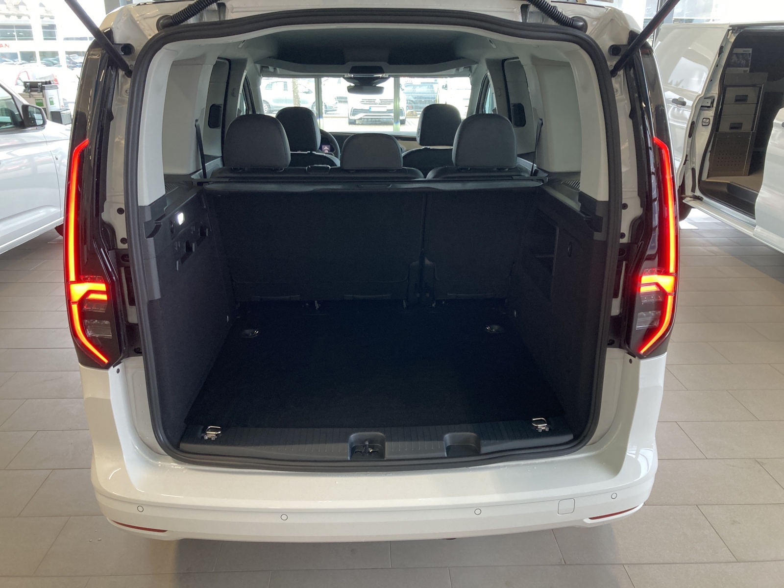 Caddy Edition 2.0 TDI DSG LED Kamera AHK ACC PDC Standheizung
