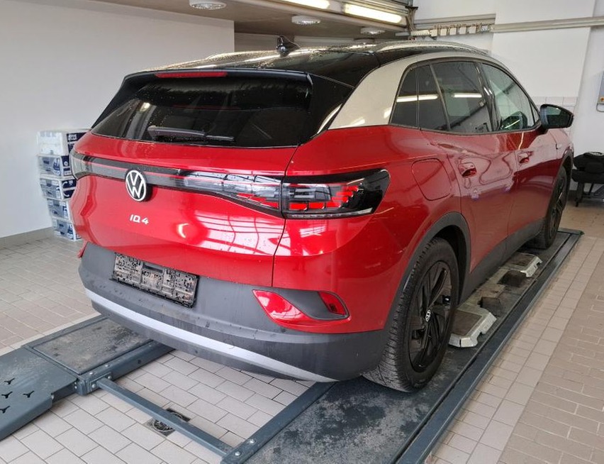 ID.4 Pro Performance 150 kW/77kWh IQ-Light Ergositz Panodach Navi