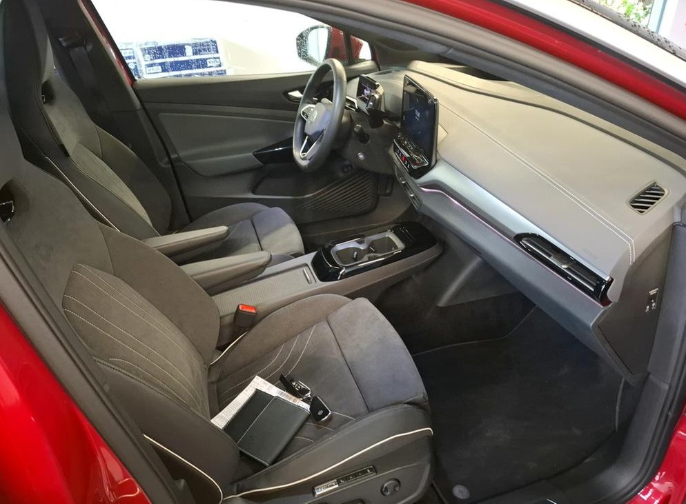 ID.4 Pro Performance 150 kW/77kWh IQ-Light Ergositz Panodach Navi