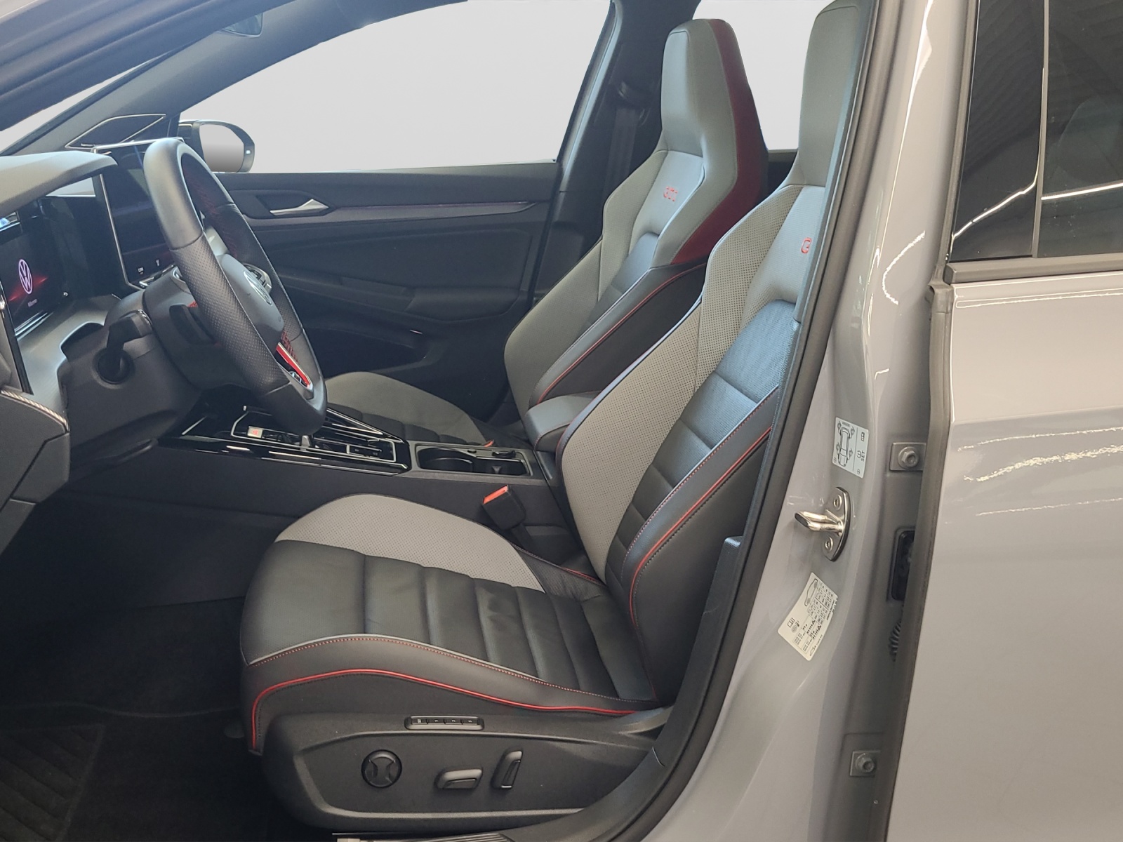 Golf 8 TSI DSG GTI Black Style Leder DCC IQ-Light Panodach