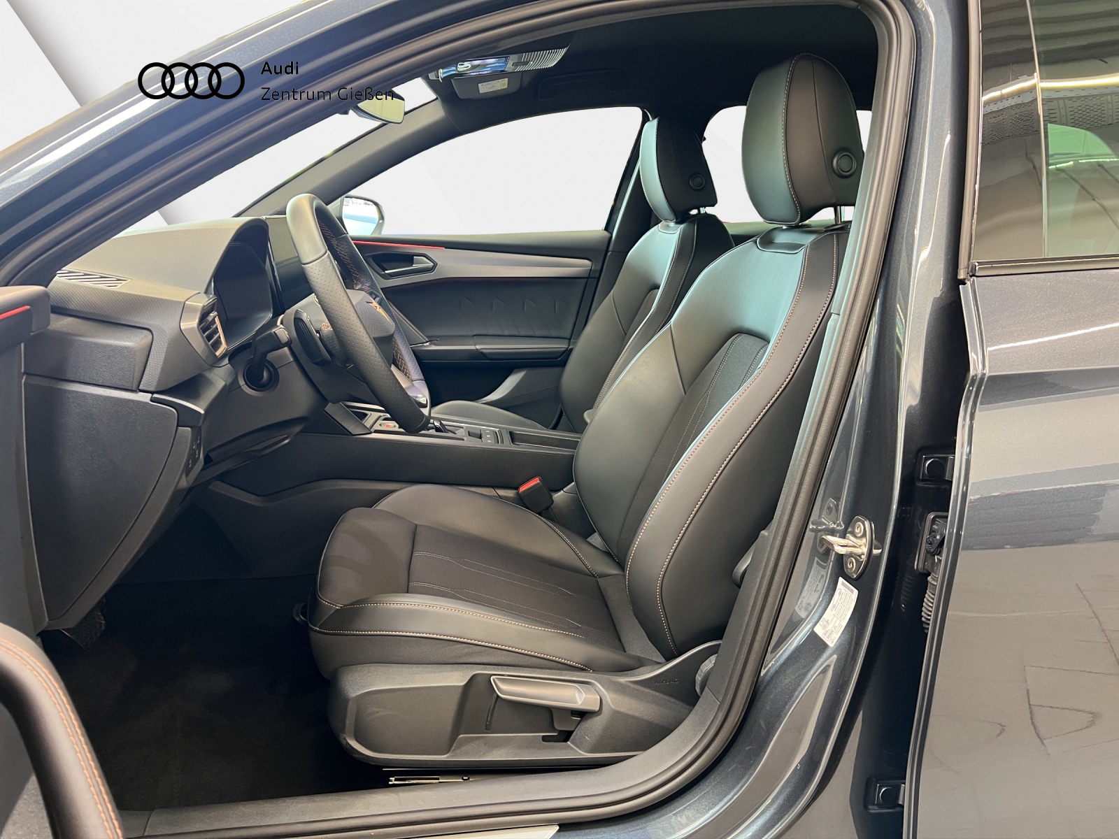 Leon Sportstourer 2.0 TSI DSG Navi ACC Vision Plus