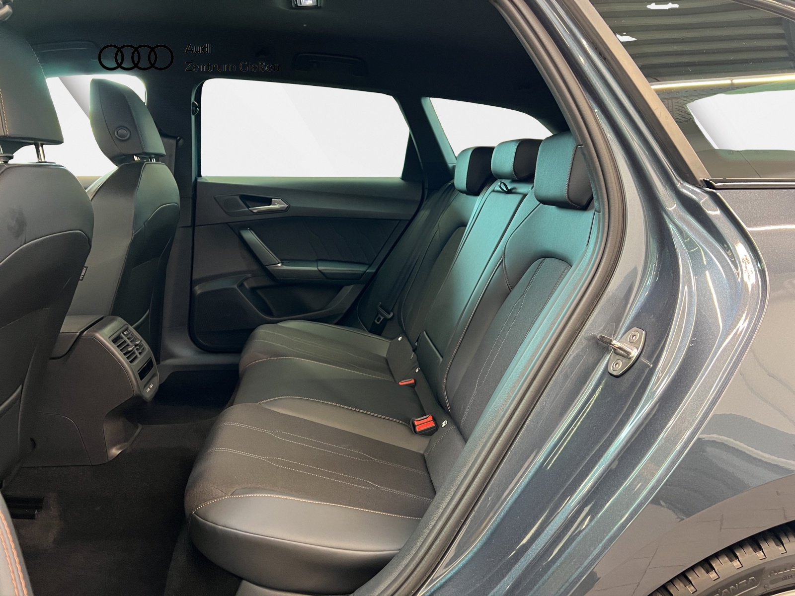 Leon Sportstourer 2.0 TSI DSG Navi ACC Vision Plus