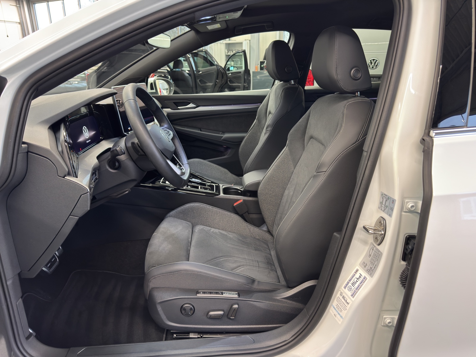 Golf 8 eTSI DSG Edition 50 IQ-Light Pano HeadUp