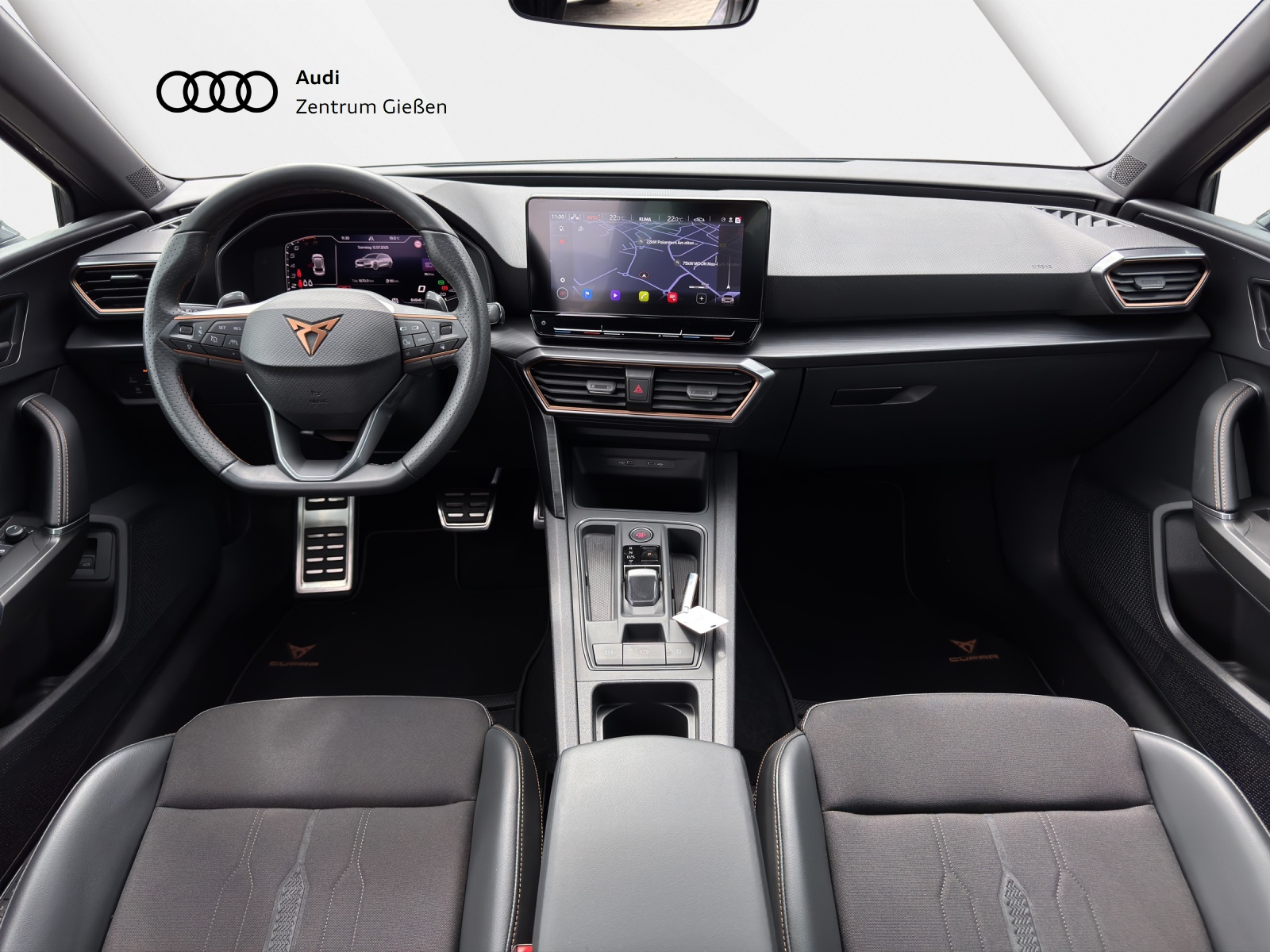Leon Sportstourer 2.0 TSI DSG ACC DCC BEATS NAVI LED