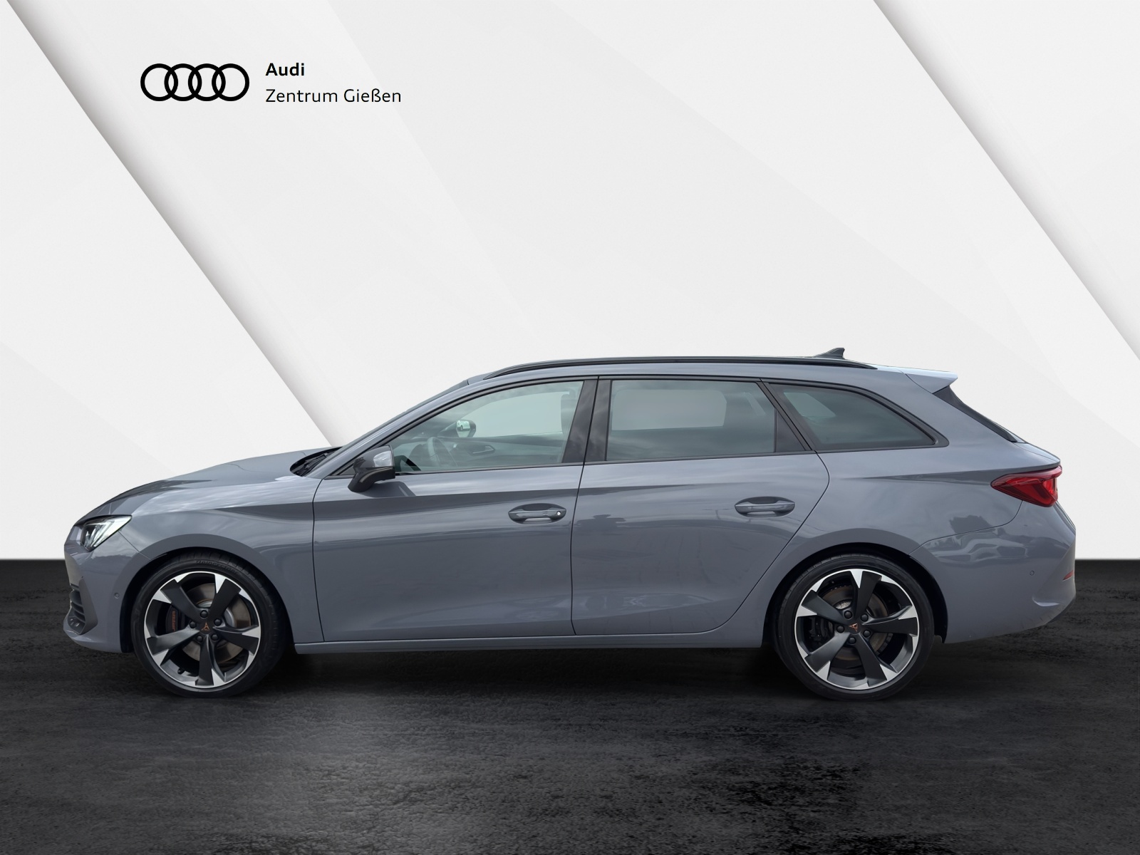 Leon Sportstourer 2.0 TSI DSG ACC DCC BEATS NAVI LED