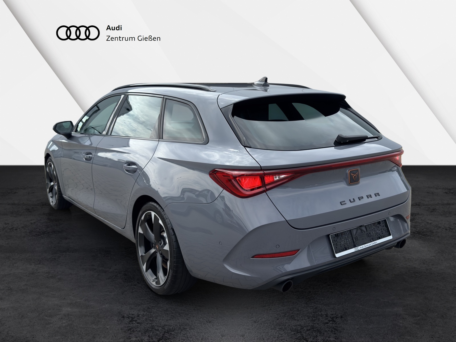 Leon Sportstourer 2.0 TSI DSG ACC DCC BEATS NAVI LED