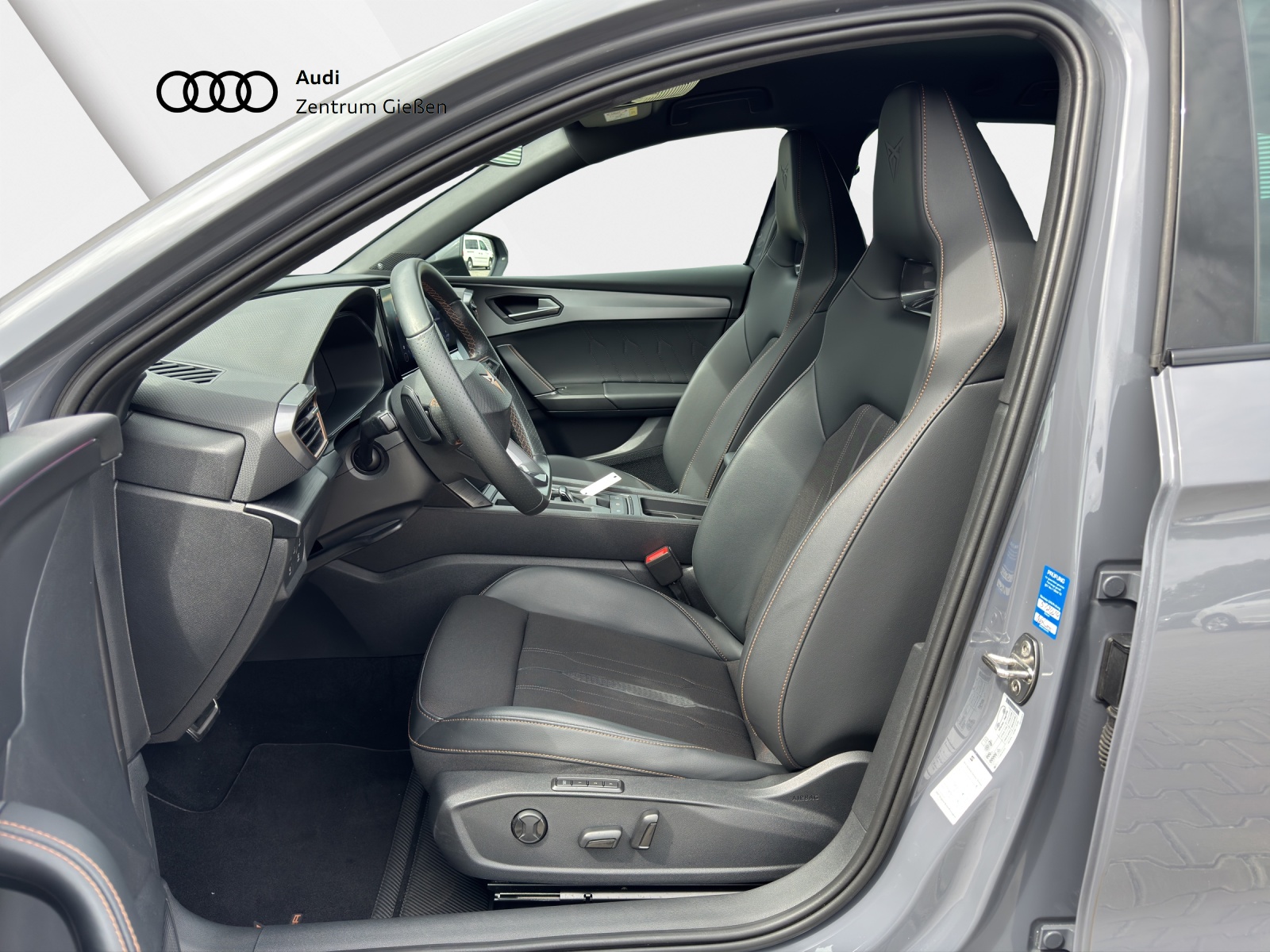 Leon Sportstourer 2.0 TSI DSG ACC DCC BEATS NAVI LED