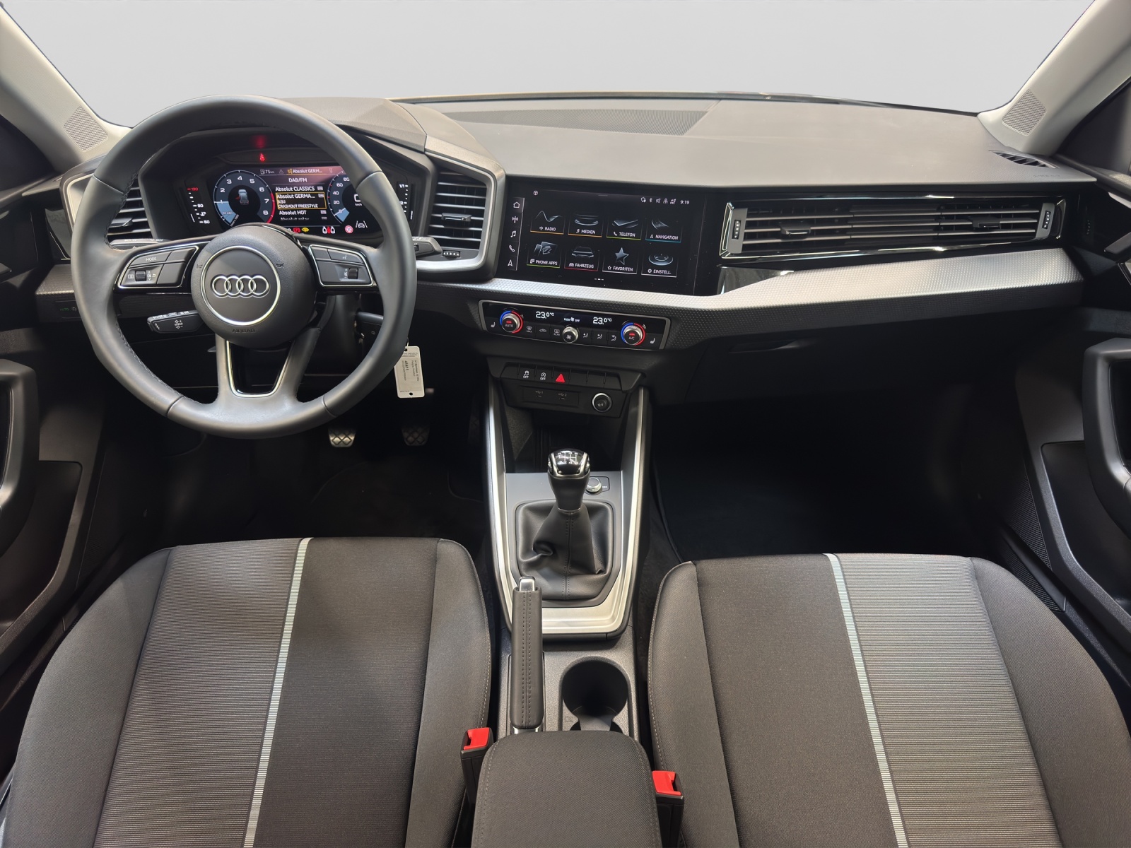 A1 Sportback 30 TFSI advanced LED smartphone interface