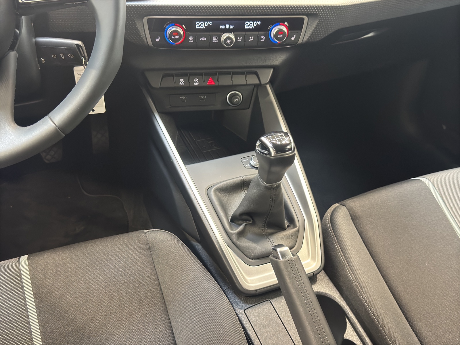 A1 Sportback 30 TFSI advanced LED smartphone interface