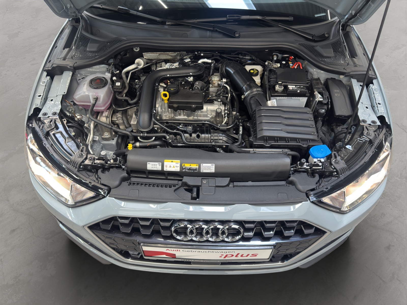 A1 Sportback 30 TFSI advanced LED smartphone interface