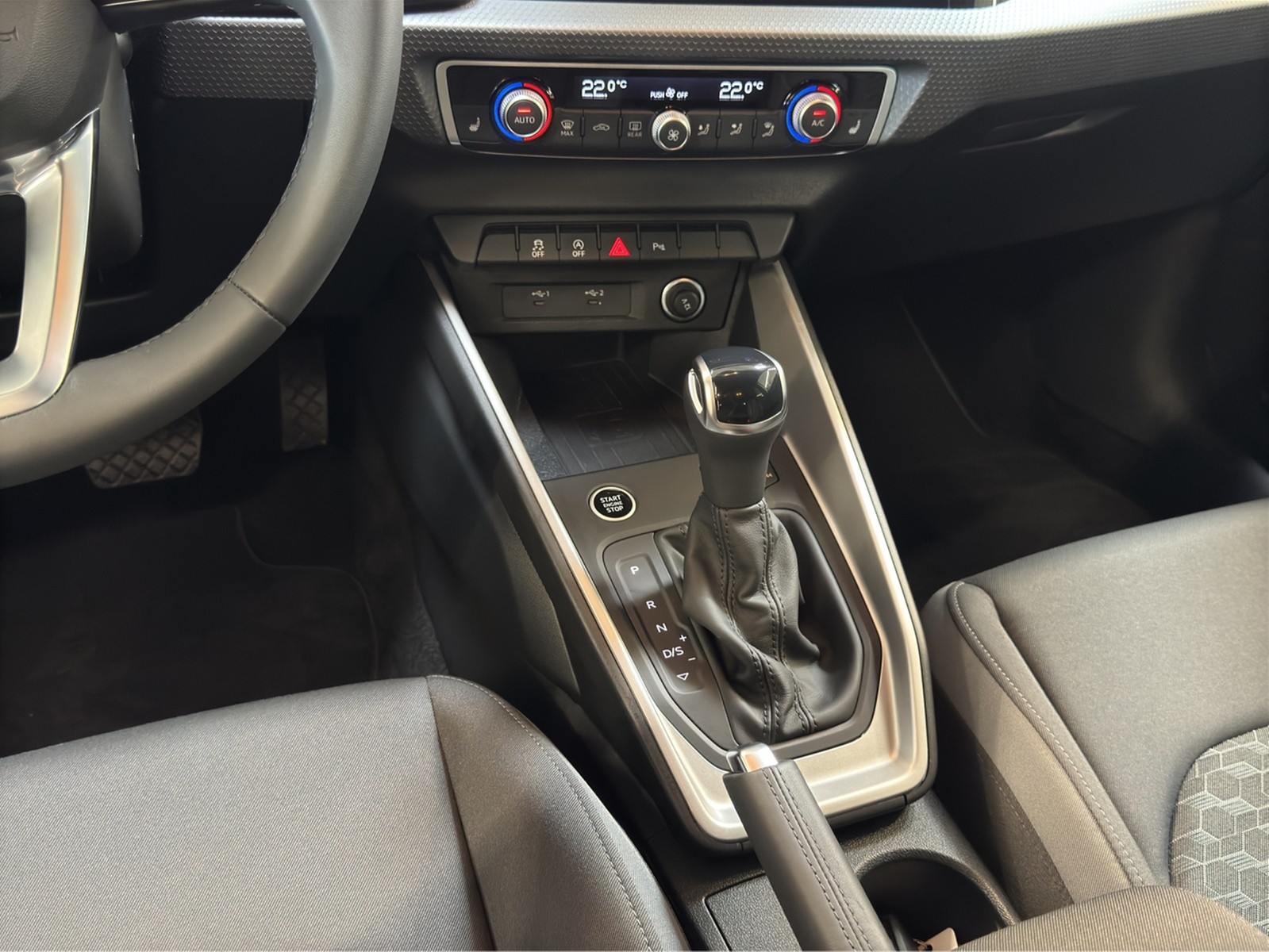 A1 Sportback 30 TFSI advanced black LED Navi ACC