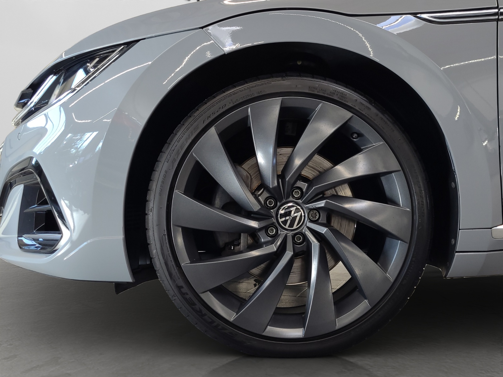 Arteon TSI DSG 4Motion R-Line IQ-Light Leder DCC Navi Alu-20Zoll