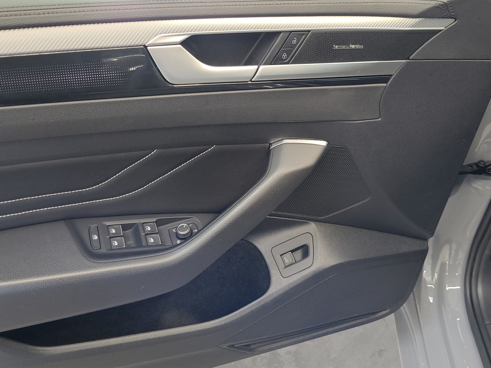 Arteon TSI DSG 4Motion R-Line IQ-Light Leder DCC Navi Alu-20Zoll