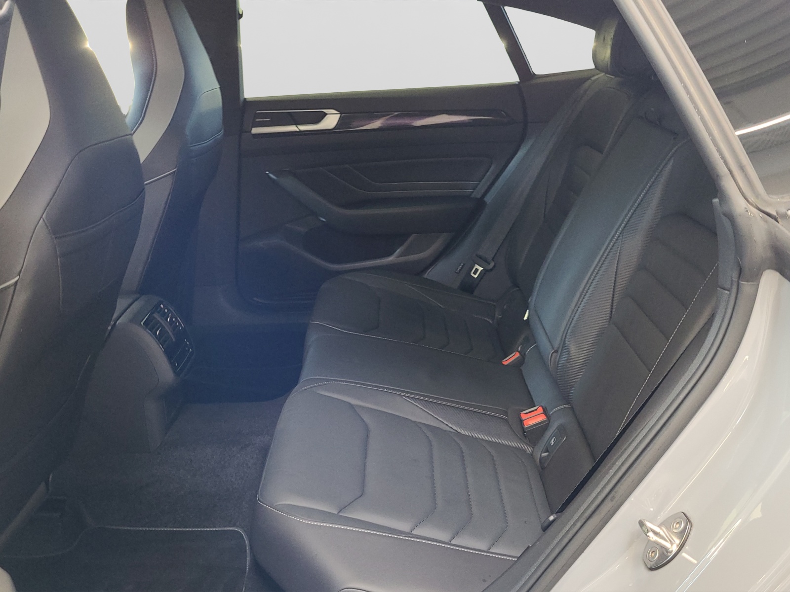 Arteon TSI DSG 4Motion R-Line IQ-Light Leder DCC Navi Alu-20Zoll