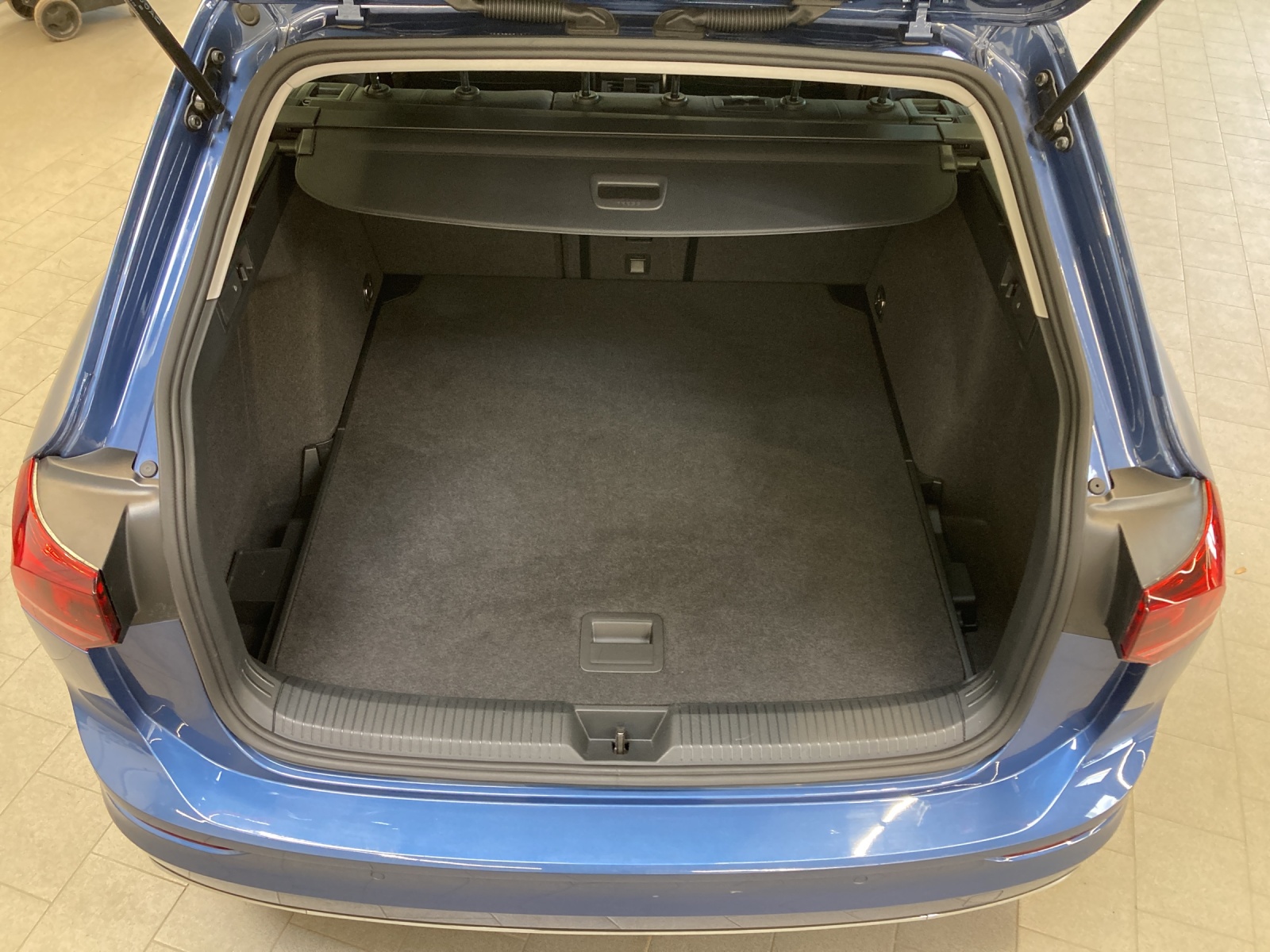 Golf 8 Variant eTSI DSG Goal LED-Plus Navi AHK TravelAssist