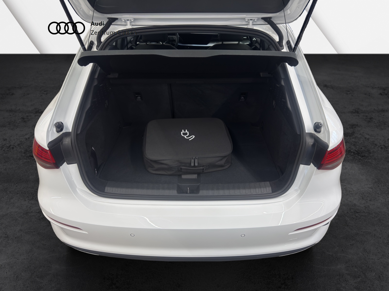 A3 Sportback 40 TFSI e basis B&O smartphine interface