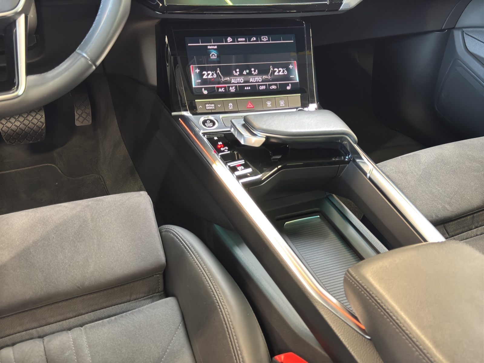 e-tron 55 quattro advanced black AHK Pano Matrix-LED