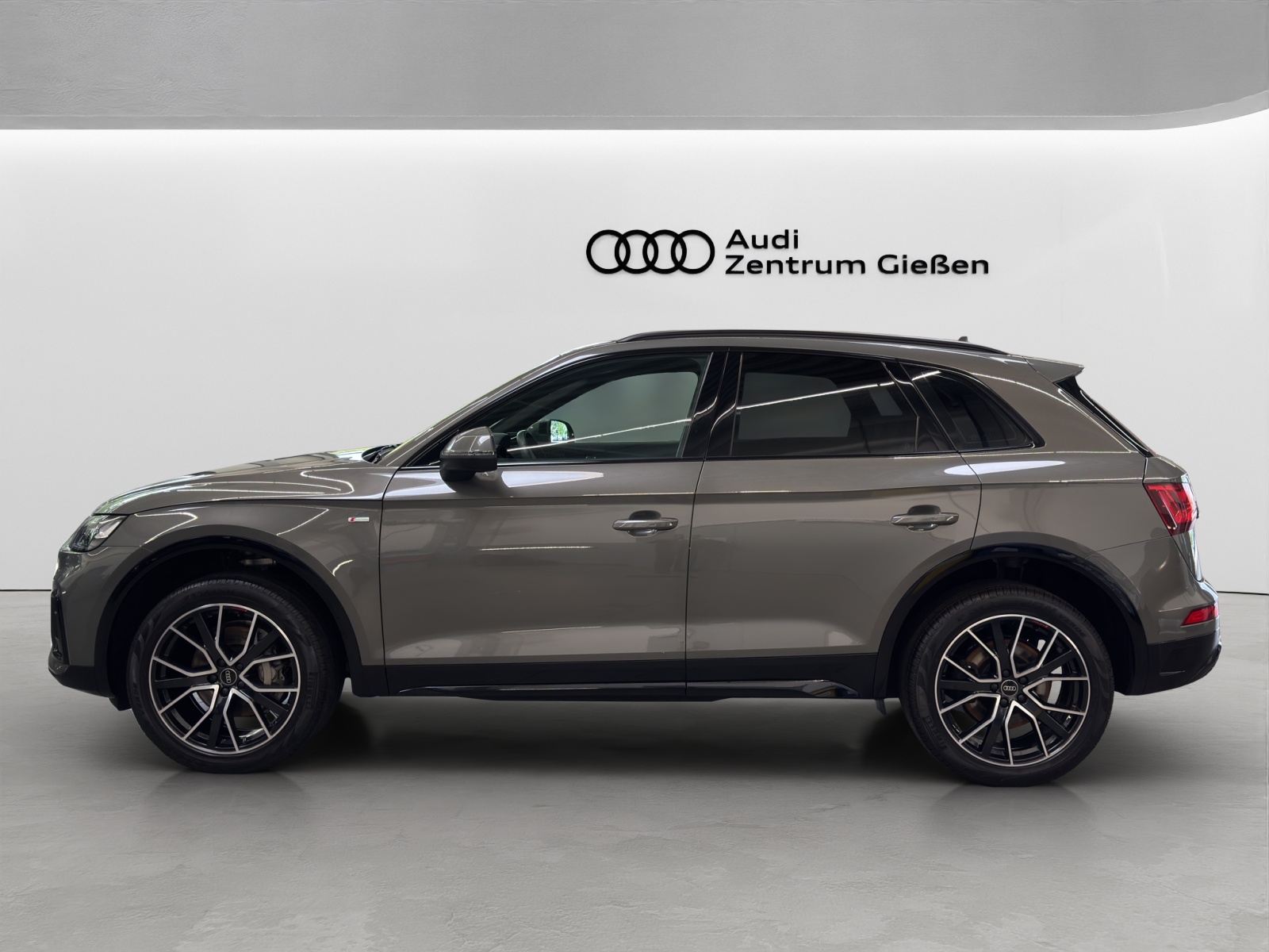 Q5 40 TDI quattro S line competition Black AHK Matrix-LED Standheizung