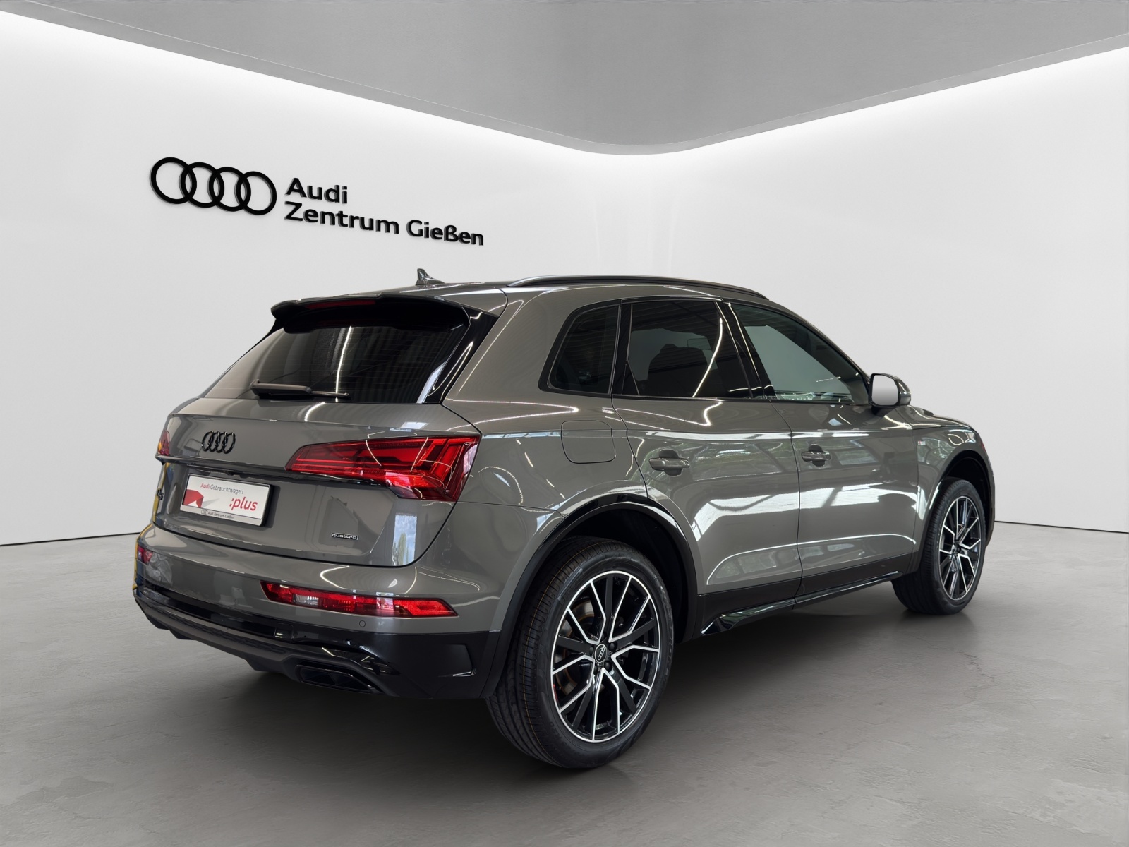 Q5 40 TDI quattro S line competition Black AHK Matrix-LED Standheizung