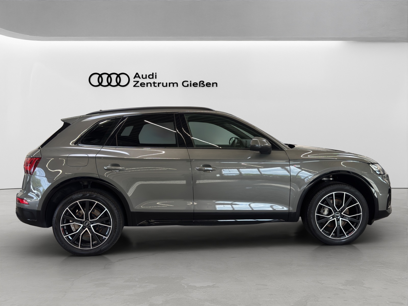 Q5 40 TDI quattro S line competition Black AHK Matrix-LED Standheizung