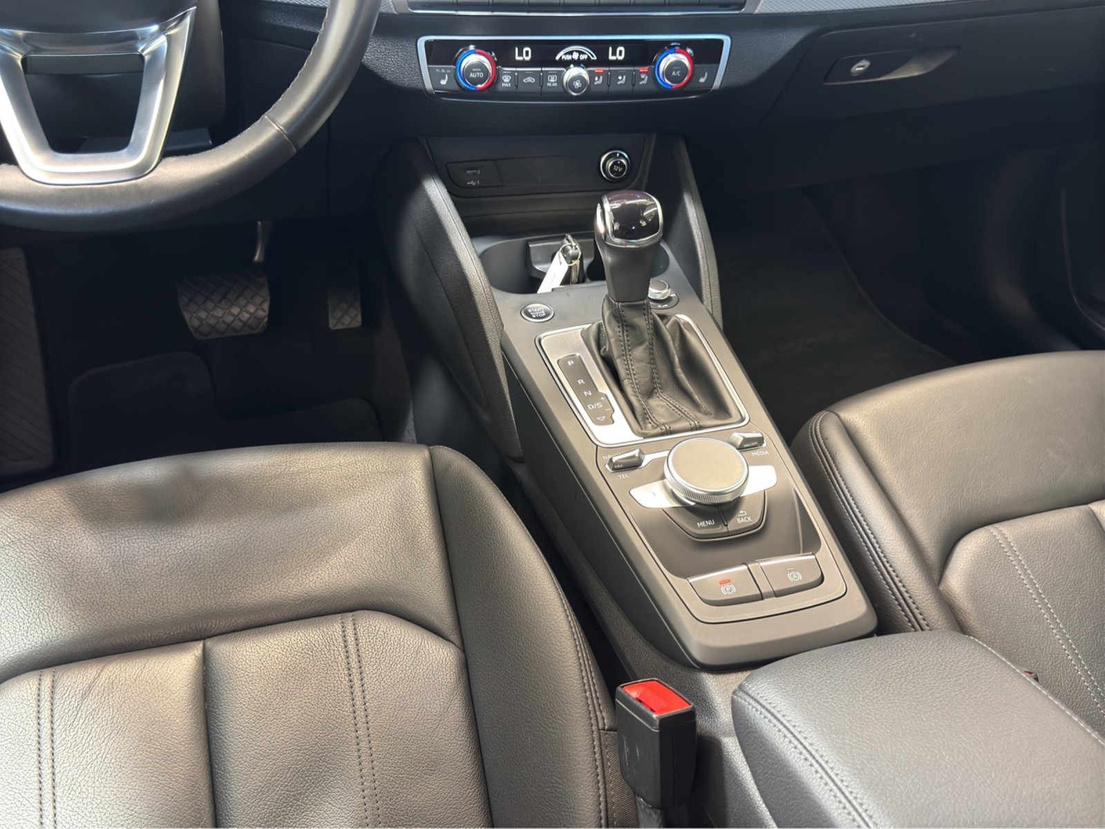 Q2 35 TFSI S-tronic advanced black ACC Navi LED Rückfahrkamera