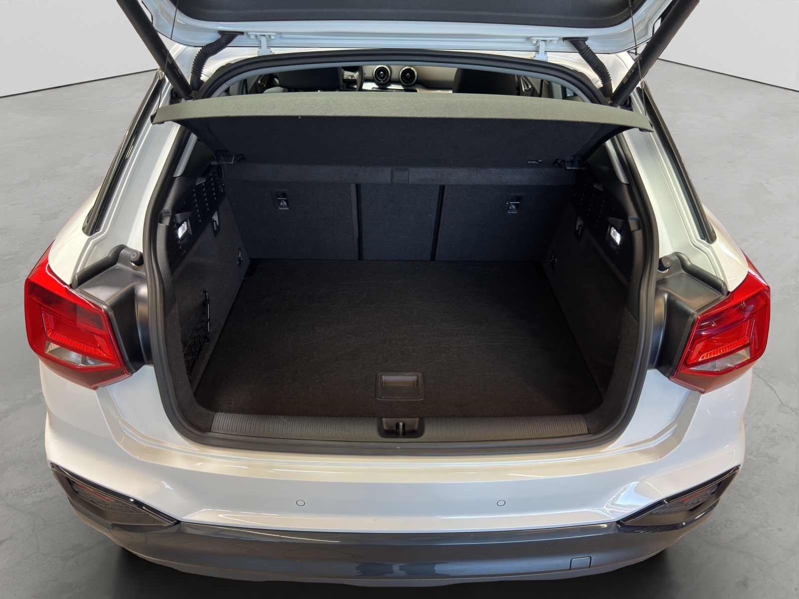 Q2 35 TFSI S-tronic advanced black ACC Navi LED Rückfahrkamera