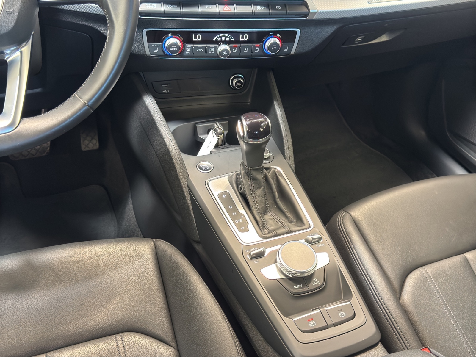 Q2 35 TFSI S-tronic advanced black ACC Navi LED Rückfahrkamera