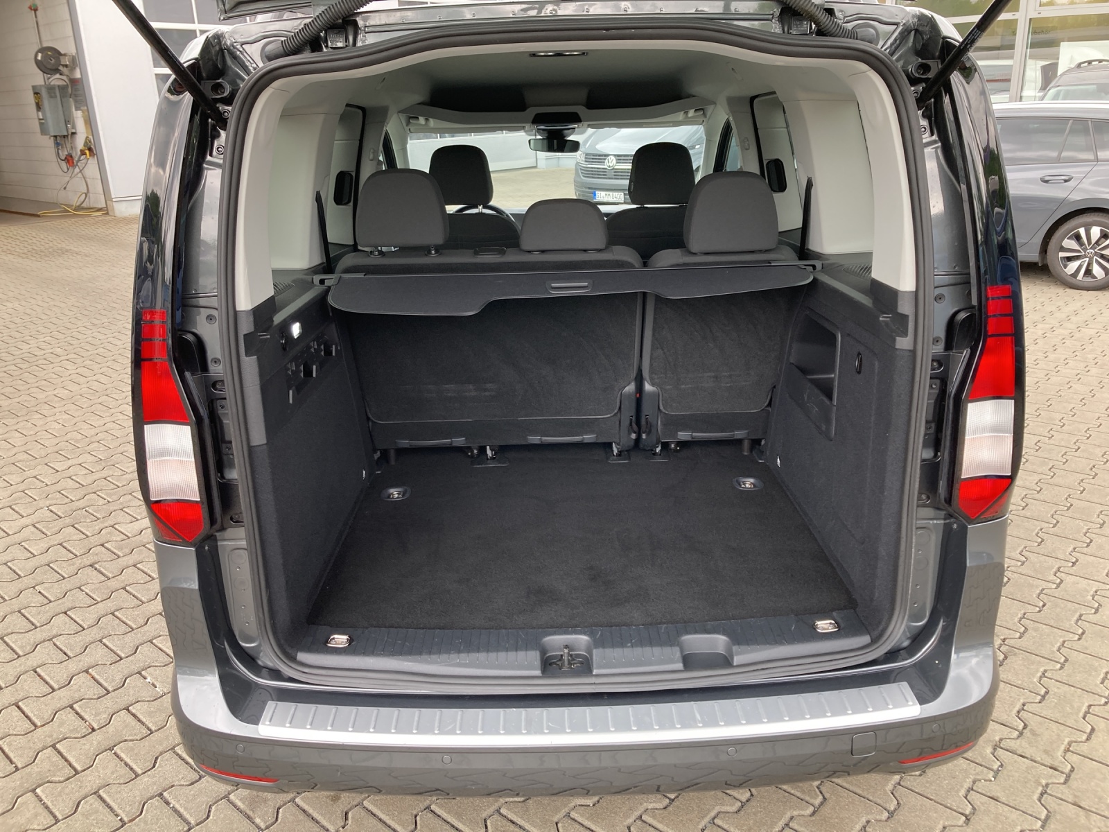 Caddy Life 1.5 TSI DSG GRA LED Navi PDC Climatronik