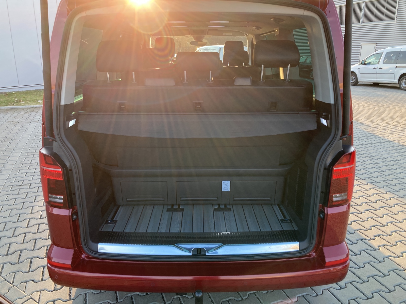 T6 Multivan Generation Six 6.1 2.0 TDI DSG 4 Motion Allrad, Navi Kamera ACC AHK strarr Leder