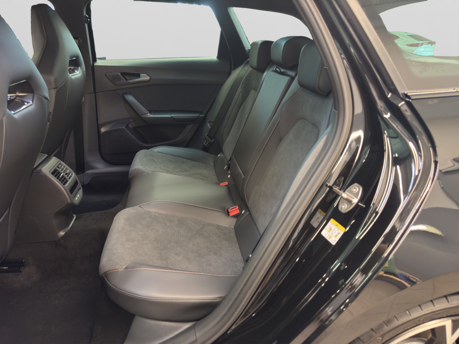 Leon Sportstourer 2.0 TSI 4Drive VZ AHK Sennheiser ACC DCC