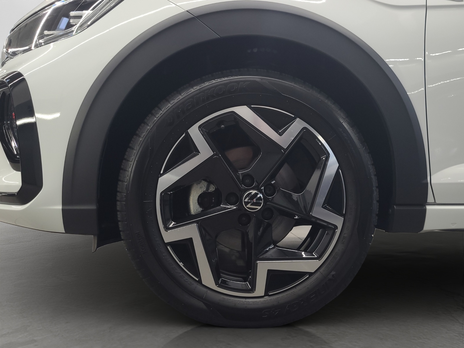 Taigo TSI DSG R-Line IQ-Light ACC Navi AHK Kamera