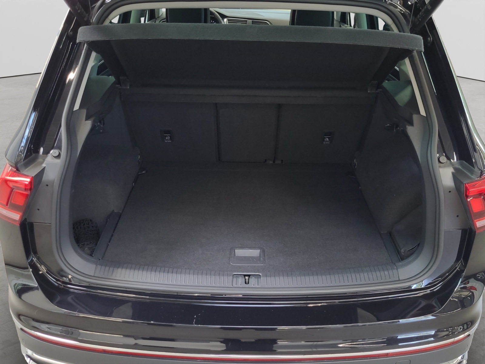 Tiguan TSI DSG 4Motion Elegance Matrix-LED Panodach AHK ACC Navi