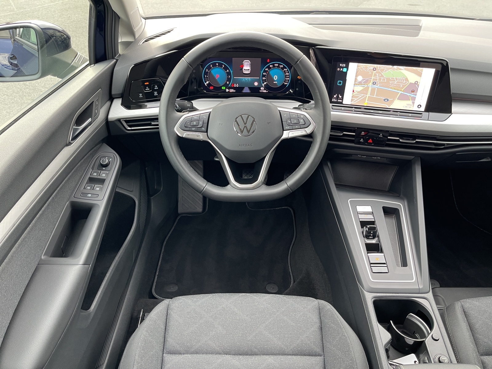 Golf VIII 1.5 eTSI DSG Life LED TravelAssist Navi Rückkamera