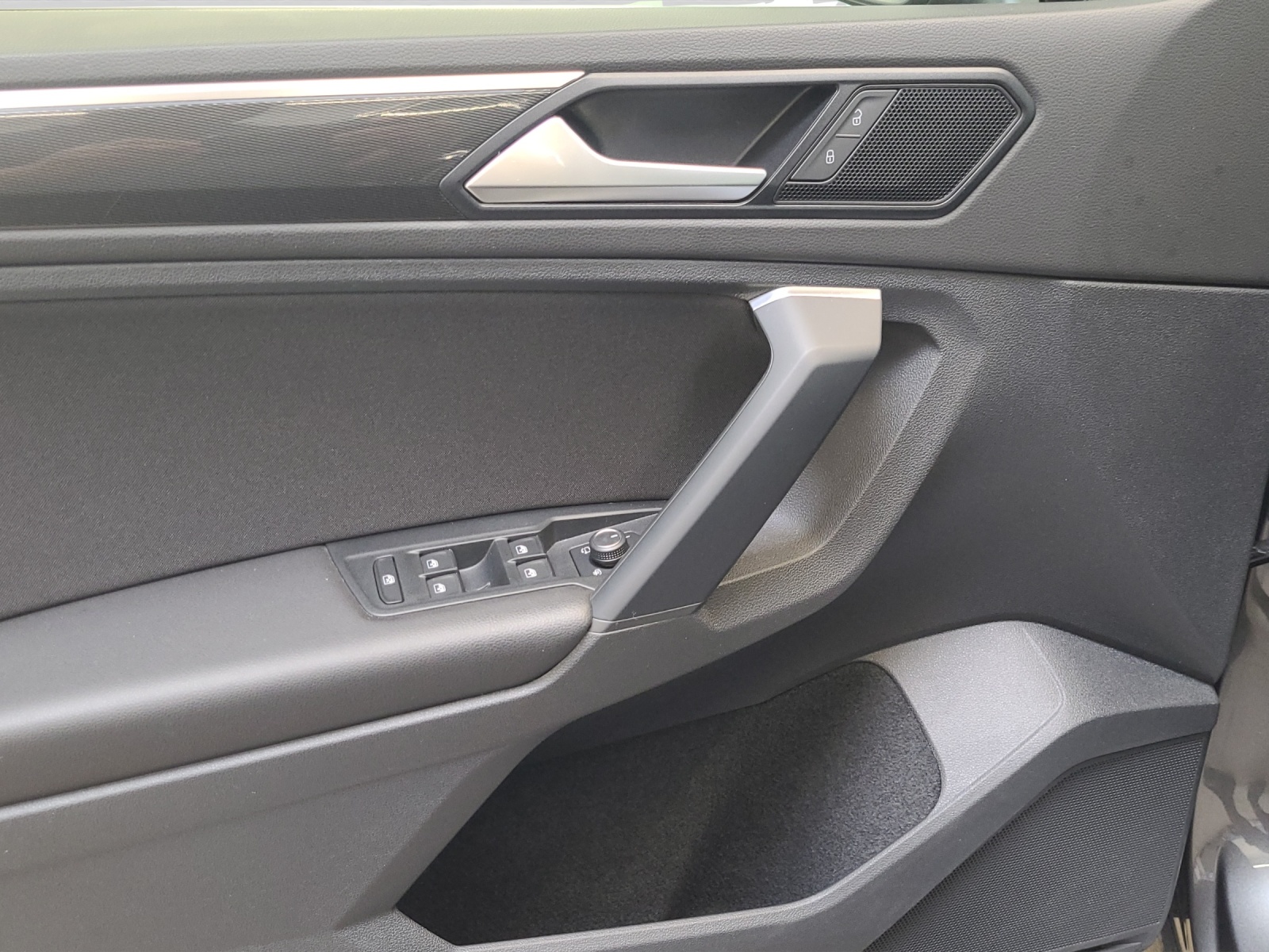 Tiguan TSI DSG 4M Highline R-Line Ext. LED ACC Navi Kamera