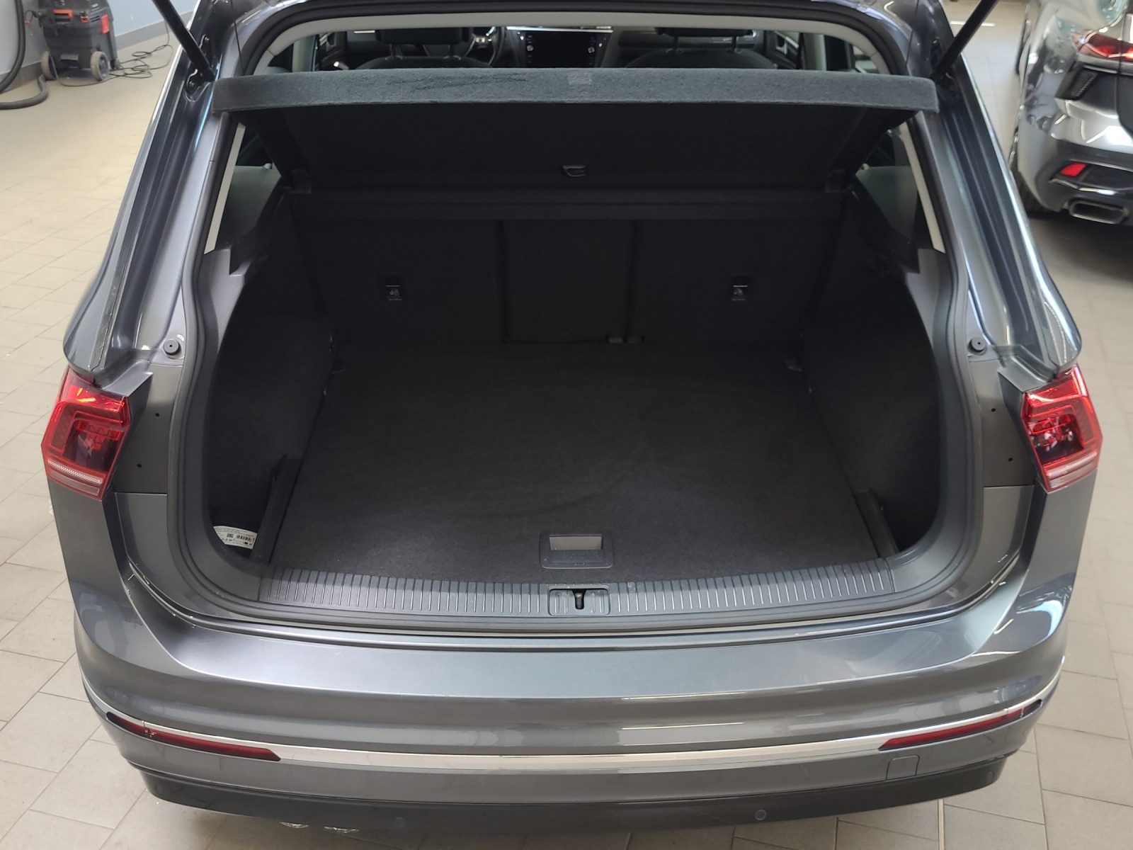 Tiguan TSI DSG 4M Highline R-Line Ext. LED ACC Navi Kamera