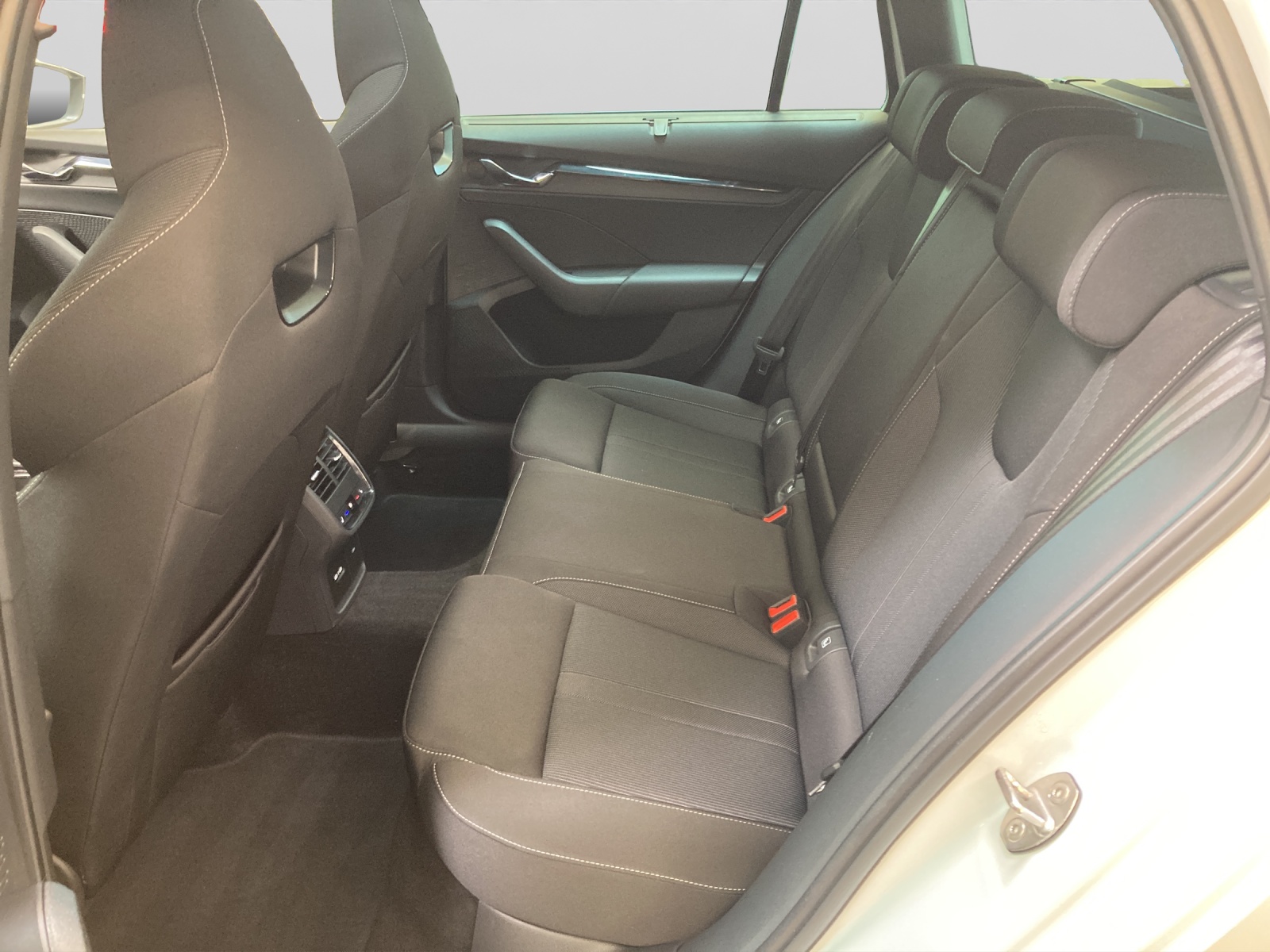 Octavia Combi TDI DSG Sportline LED-Matrix HeadUp Panodach Navi