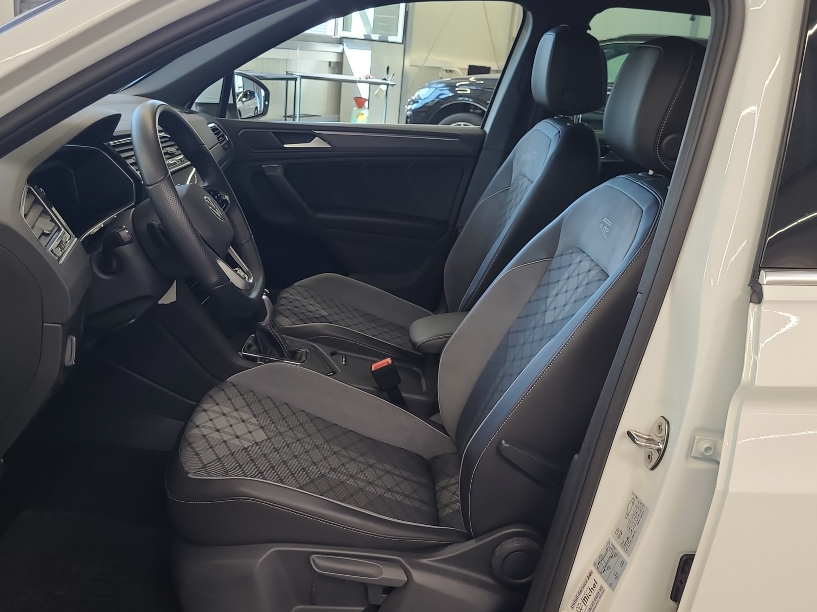 Tiguan TDI DSG R-Line LED Navi AHK Kamera