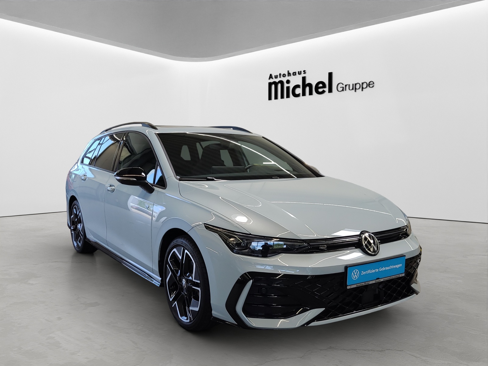 Golf 8 Variant eTSI DSG R-Line Black Style IQ-Light HeadUp AHK Navi