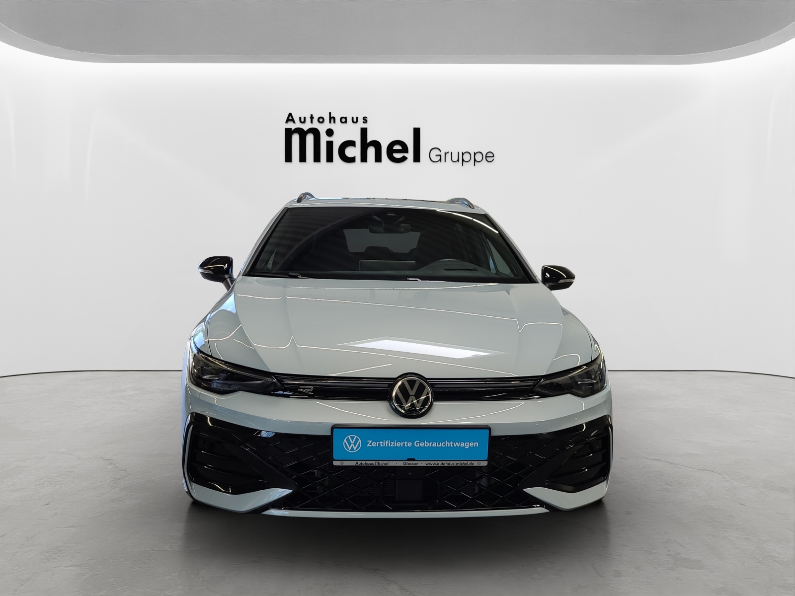 Golf 8 Variant eTSI DSG R-Line Black Style IQ-Light HeadUp AHK Navi