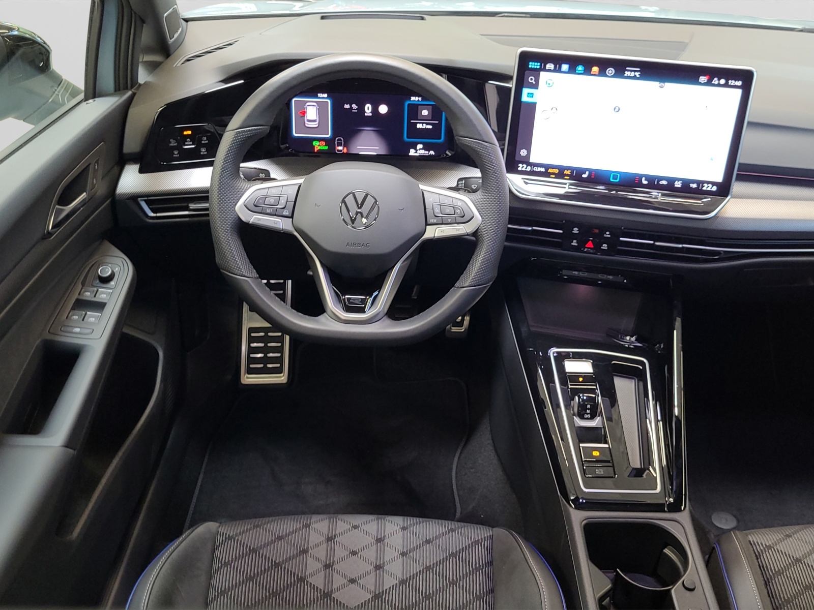 Golf 8 Variant eTSI DSG R-Line Black Style IQ-Light HeadUp AHK Navi
