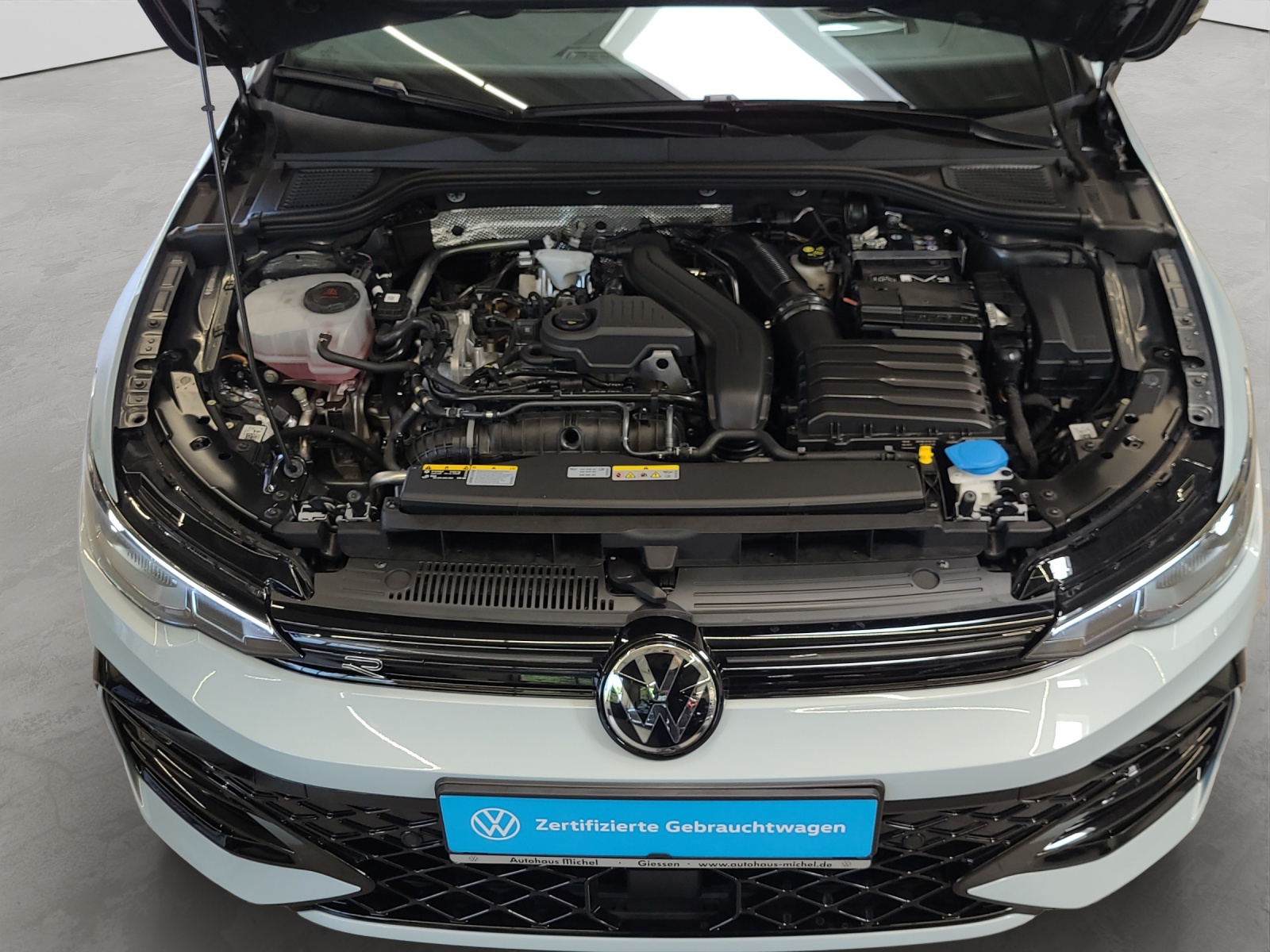 Golf 8 Variant eTSI DSG R-Line Black Style IQ-Light HeadUp AHK Navi