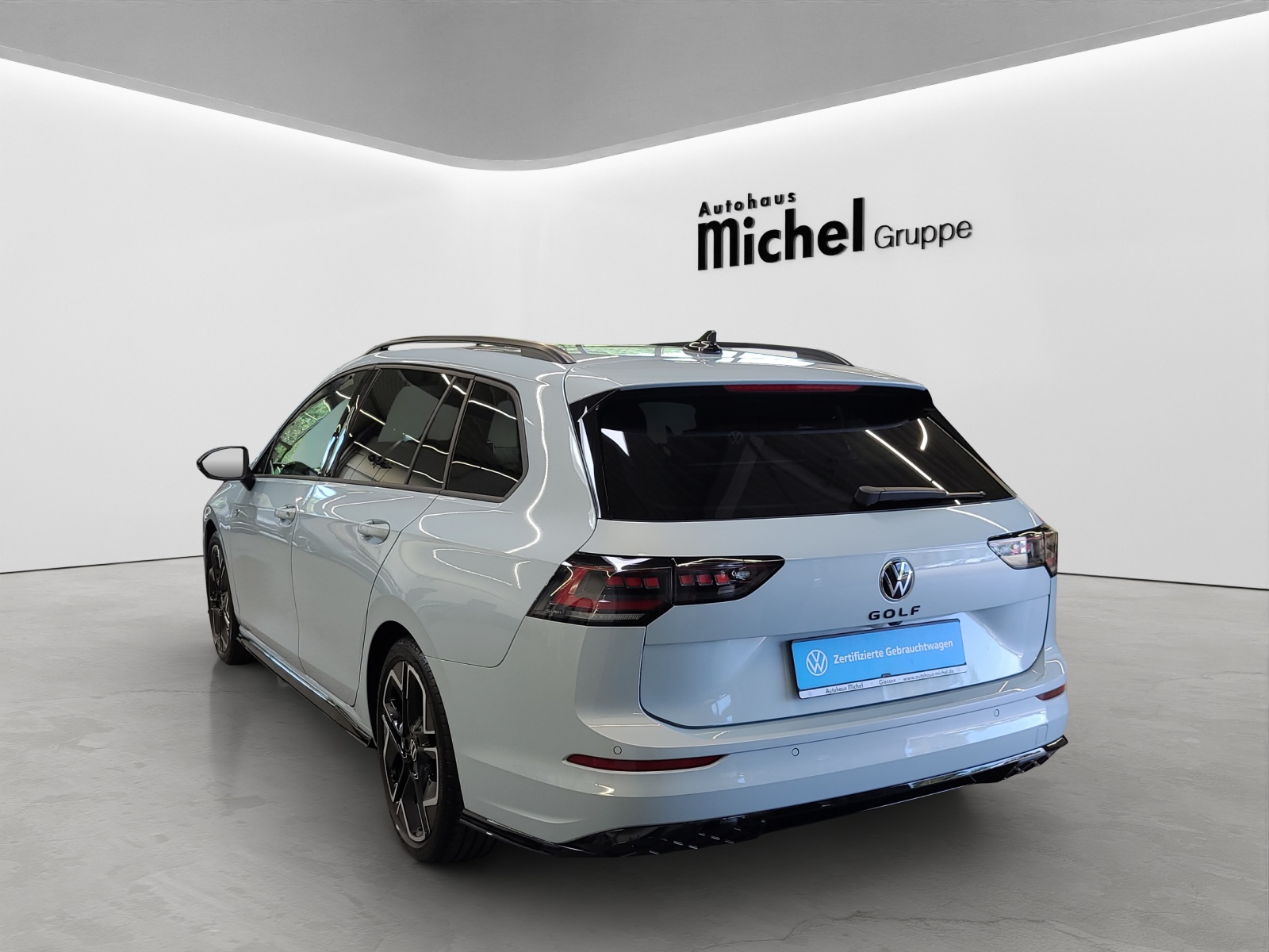 Golf 8 Variant eTSI DSG R-Line Black Style IQ-Light HeadUp AHK Navi