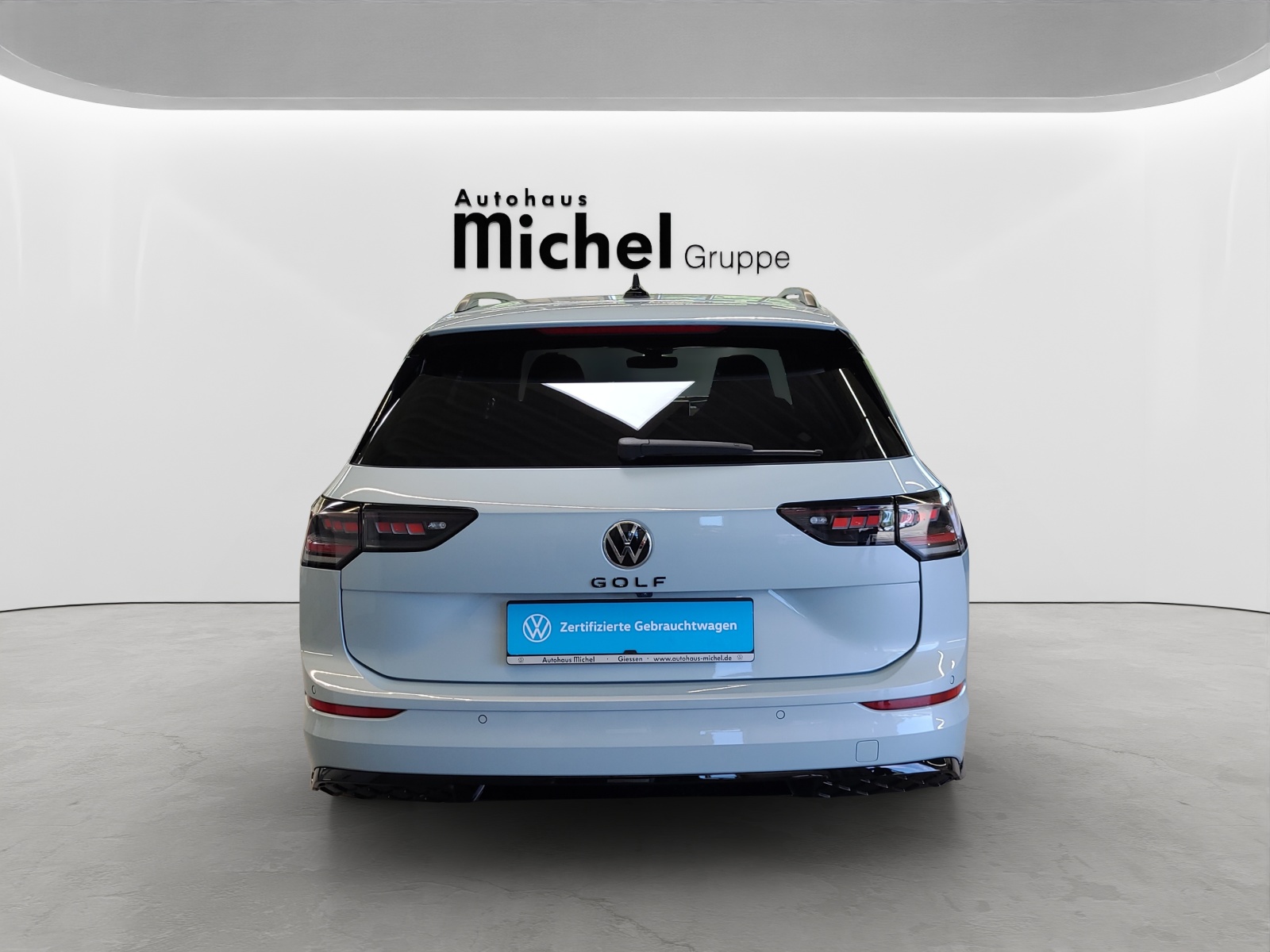 Golf 8 Variant eTSI DSG R-Line Black Style IQ-Light HeadUp AHK Navi