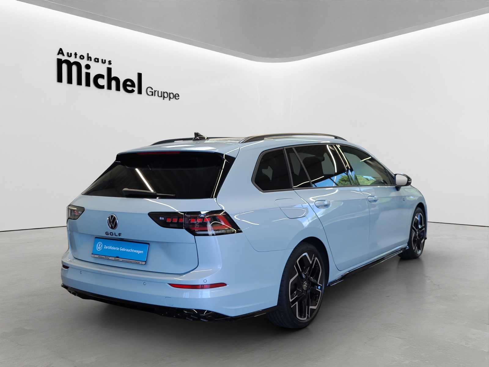 Golf 8 Variant eTSI DSG R-Line Black Style IQ-Light HeadUp AHK Navi