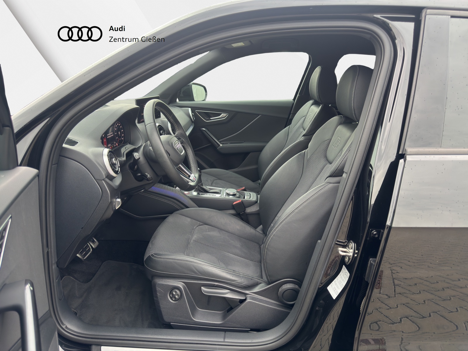 SQ2 2.0 TFSI quattro Black AHK Matrix-LED Assistenzpakete